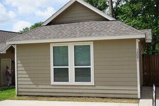 12091 Canal St in Willis, TX - Building Photo