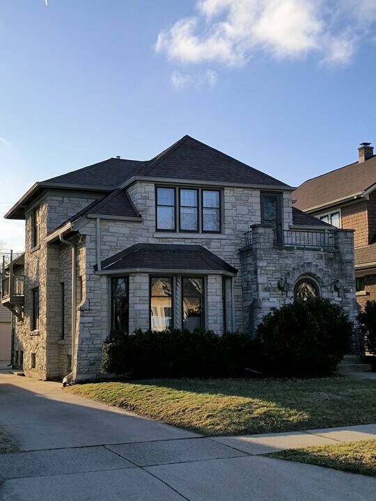 2627 N 62nd St, Unit Charming 1 bdrm upper in Wauwatosa, WI - Foto de edificio