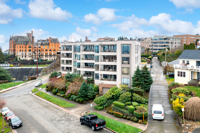 312 N Stadium Way in Tacoma, WA - Building Photo - Building Photo