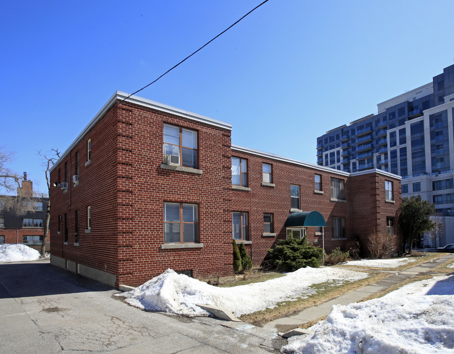 Saranac Park Apartments in Toronto, ON - Building Photo