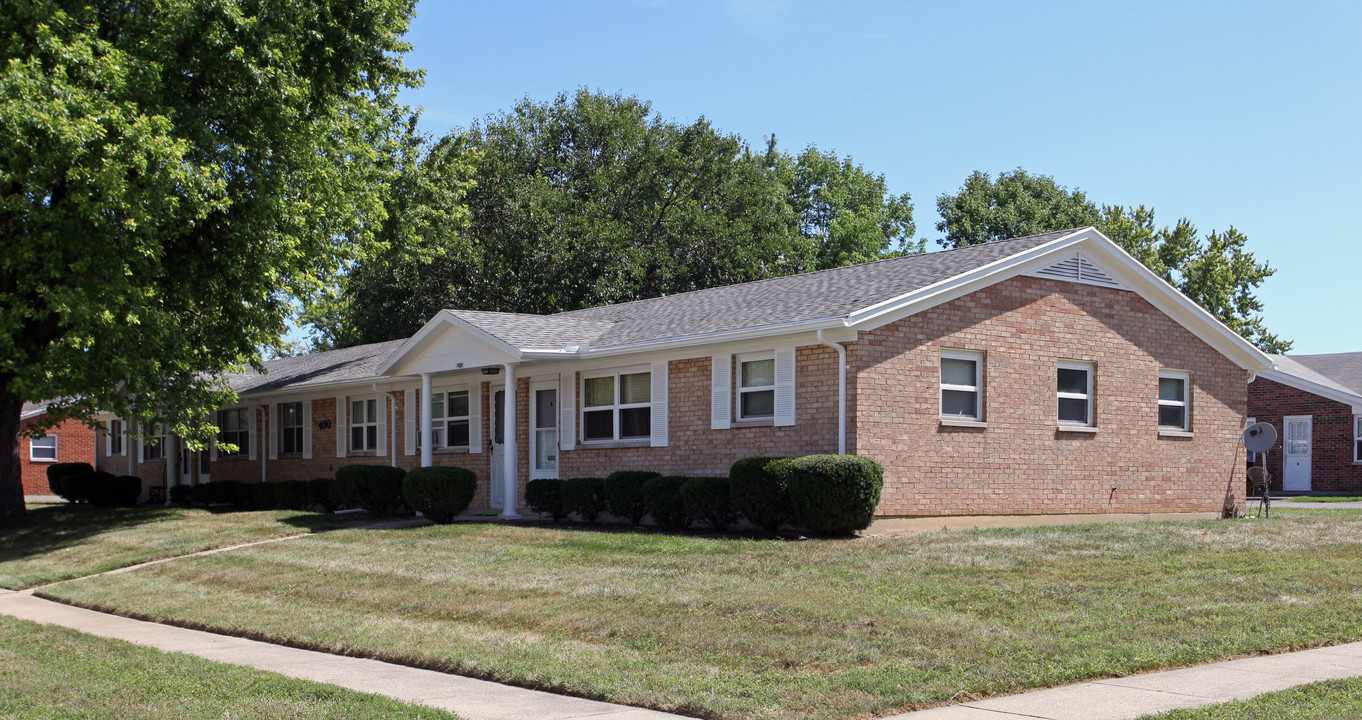 400 E Blossom Hill Rd in Dayton, OH - Building Photo