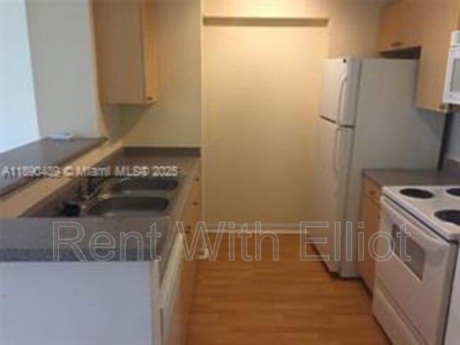 property at 1919 Van Buren St