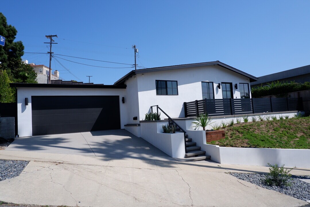 2200 Mantis Ave in San Pedro, CA - Foto de edificio