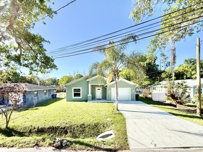 242 Petteway Dr in Lakeland, FL - Building Photo - Building Photo