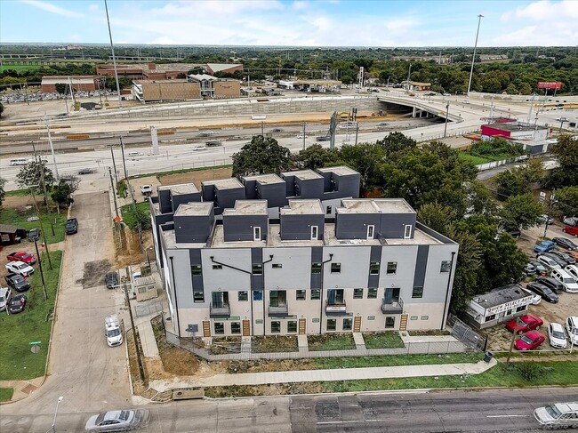 942 E Jefferson Blvd in Dallas, TX - Building Photo - Building Photo