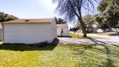 1103 Amherst Ave in Waterloo, IA - Foto de edificio - Building Photo