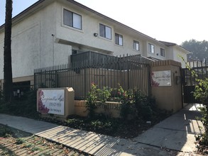 1515 E Rosecrans Ave in Compton, CA - Building Photo - Primary Photo