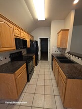 1004 W North Ave in Lampasas, TX - Building Photo - Building Photo