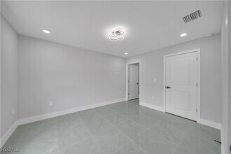 922 Macy St E in Lehigh Acres, FL - Building Photo - Building Photo