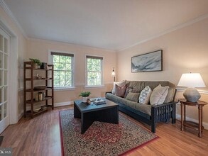 6726 W Wakefield Dr, Unit C2 in Alexandria, VA - Foto de edificio - Building Photo