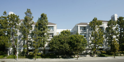 Villa Marina East V in Marina Del Rey, CA - Building Photo - Building Photo