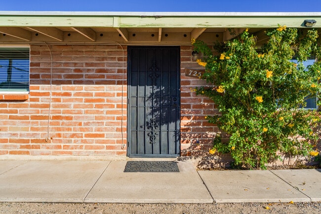 property at 725 E Freeman Pl