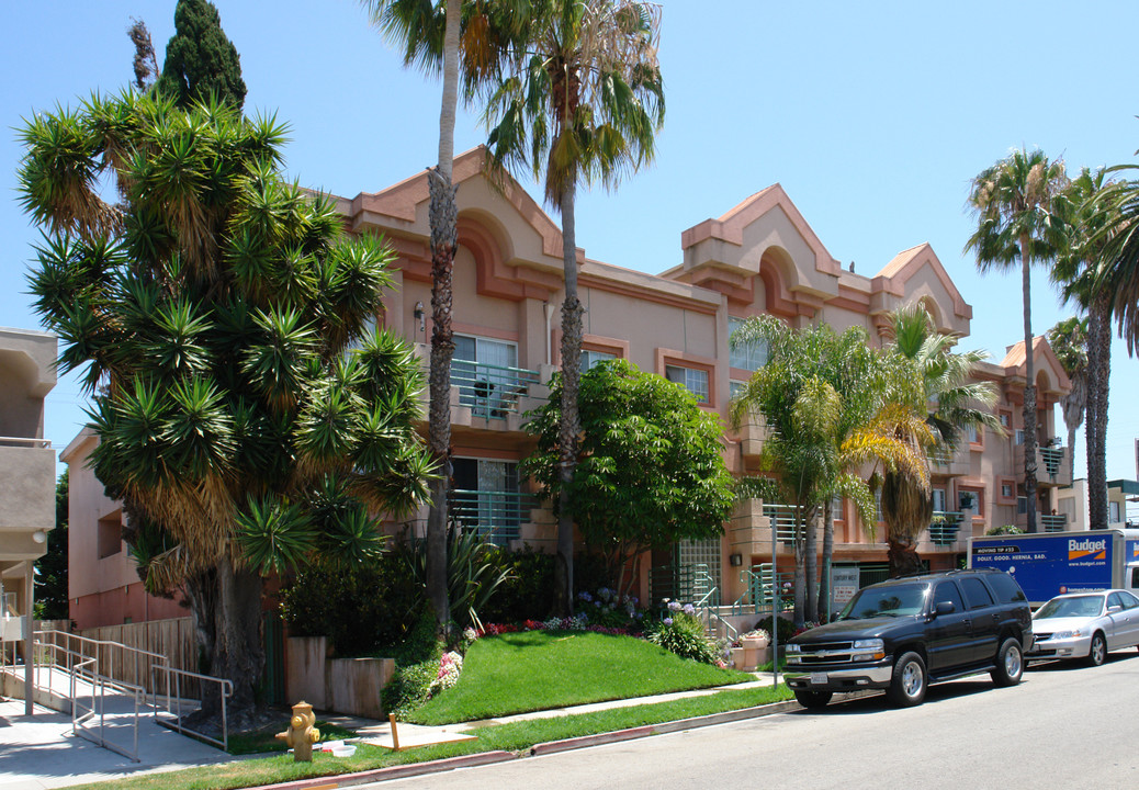 3750 Kelton Ave in Los Angeles, CA - Foto de edificio