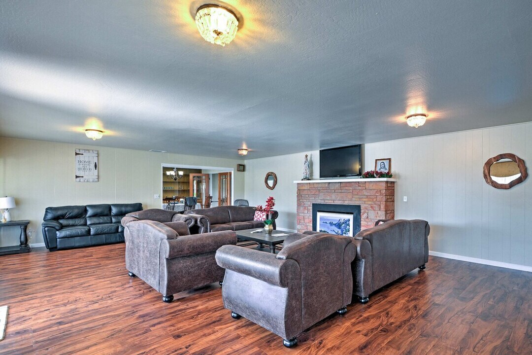 1280 Rucker Ave in Gilroy, CA - Building Photo