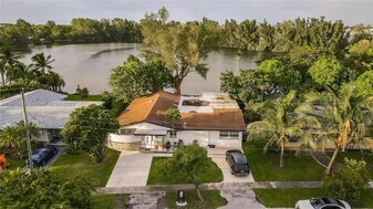 871 NE 182nd Terrace in North Miami Beach, FL - Building Photo