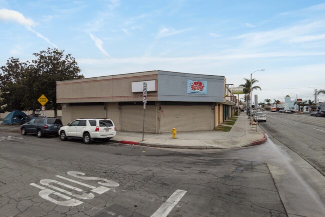 Walnut Park Apartments in Huntington Park, CA - Foto de edificio - Building Photo