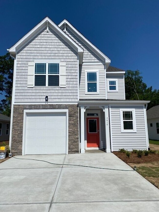 7414 Julius Dr NE in Leland, NC - Foto de edificio - Building Photo