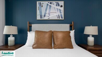 2323 E Highland Ave, Unit 2111 in Phoenix, AZ - Building Photo - Building Photo