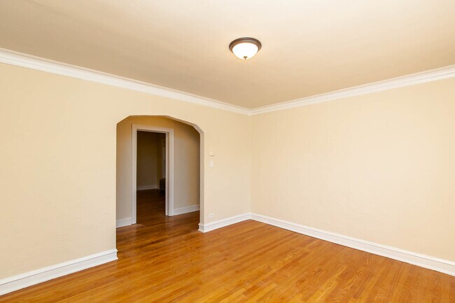 5425 W Montrose Ave in Chicago, IL - Building Photo - Building Photo