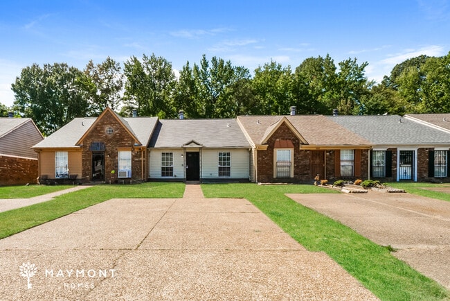 property at 2815 W Hickory Bluff