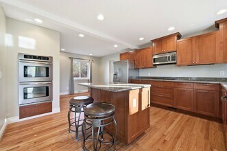 5595 Birdview Heights in West Bloomfield, MI - Foto de edificio - Building Photo