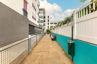The Stuart at Sierra Madre Villa in Pasadena, CA - Foto de edificio - Building Photo