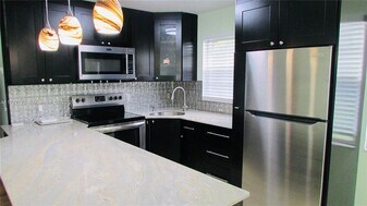 236 Newport O in Deerfield Beach, FL - Building Photo