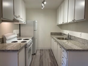 1241 Morse Ave, Unit 2 in Sacramento, CA - Building Photo - Building Photo