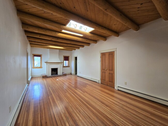 342 Hillside Ave in Santa Fe, NM - Foto de edificio - Building Photo