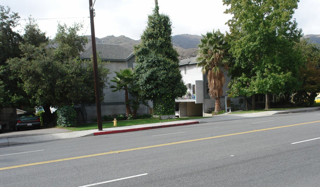 3320 Honolulu Ave in La Crescenta, CA - Foto de edificio