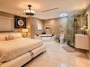 561 NE 172nd St in North Miami Beach, FL - Building Photo - Building Photo