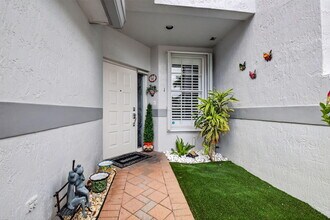 7924 Laina Ln in Boynton Beach, FL - Building Photo - Building Photo