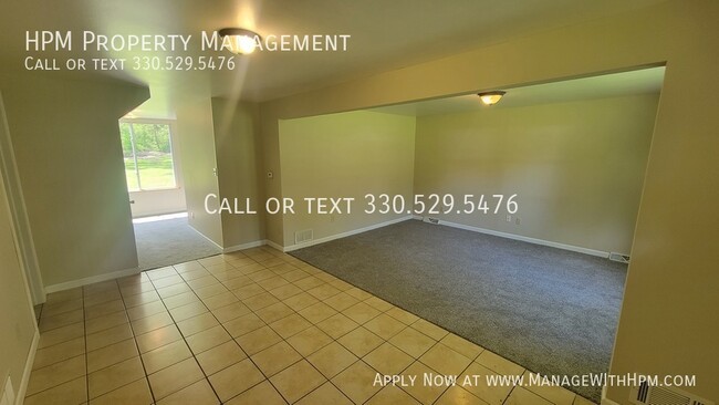 2107 Plymouth Dr in Uniontown, OH - Building Photo - Building Photo