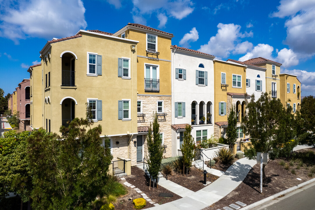 Cedar Lane in Newark, CA - Foto de edificio