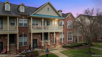 420 Old Pine Way in Walled Lake, MI - Building Photo