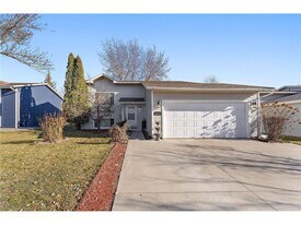 13753 Glenhurst Ave in Savage, MN - Building Photo