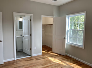 215 John St, Unit 1 in East Newark, NJ - Building Photo - Building Photo