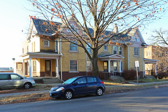 1818 Woodland Ave in Des Moines, IA - Foto de edificio - Building Photo