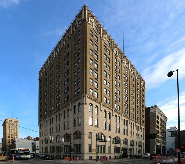 Walnut Towers Apartments in Cincinnati, OH - Foto de edificio - Building Photo