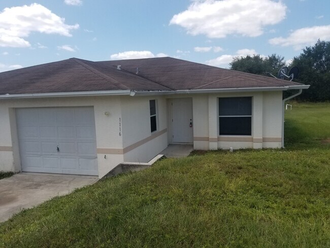 1116-1118 Ichabod Ave in Lehigh Acres, FL - Building Photo - Building Photo