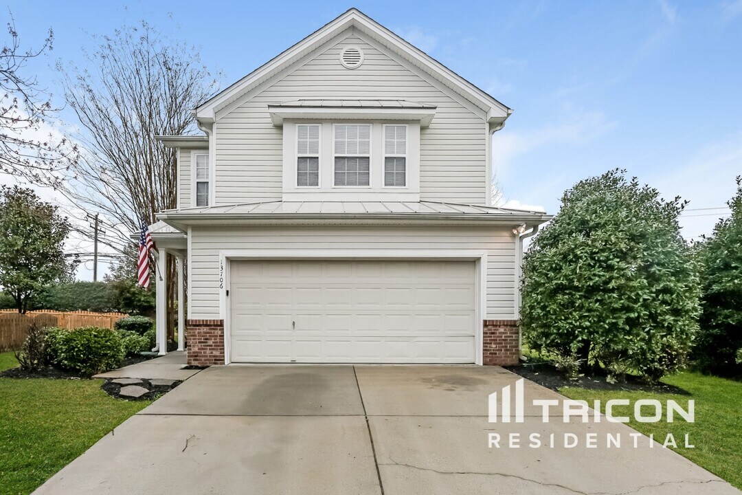 13706 Traherne Ct in Charlotte, NC - Building Photo