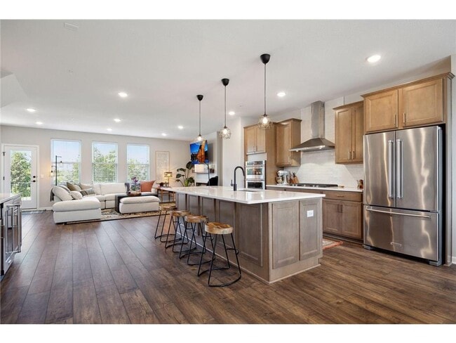 property at 879 S Woodlawn Ave