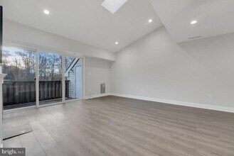1104 Aspen Dr in Plainsboro, NJ - Building Photo - Building Photo