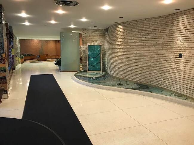 6301 N Sheridan Rd, Unit APT 8M in Chicago, IL - Foto de edificio - Building Photo