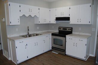 811 Cedarcrest Dr in Vine Grove, KY - Building Photo - Building Photo