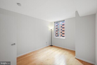 1000 New Jersey Ave SE in Washington, DC - Building Photo - Building Photo