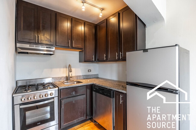 property at 4737 N Hermitage Ave