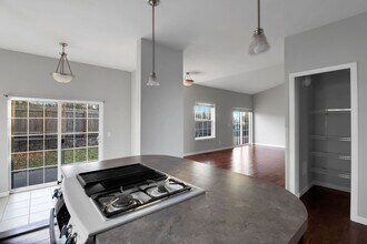 2058 SW Rock Rose Dr in Oak Harbor, WA - Building Photo - Building Photo