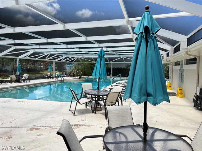 2486 Orchid Bay Dr-Unit -X103 in Naples, FL - Foto de edificio - Building Photo