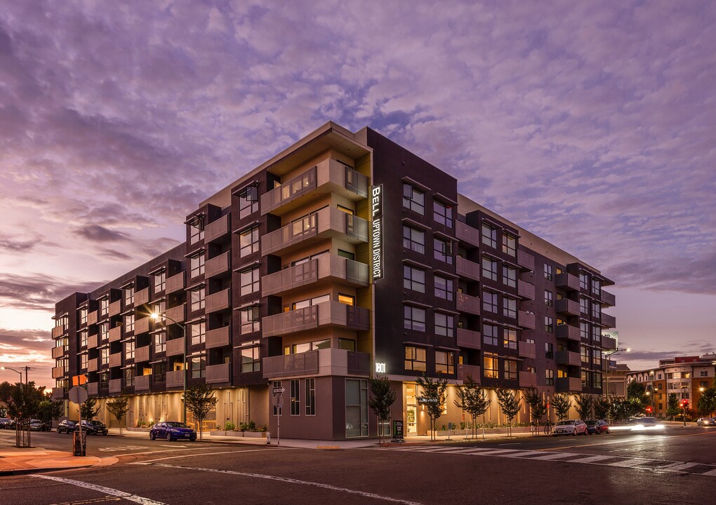 Bell Uptown District in Oakland, CA - Foto de edificio